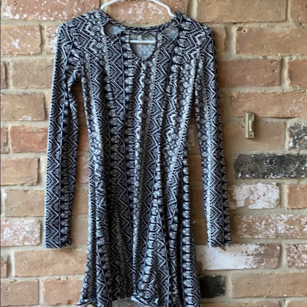 Black and white long sleeve dress